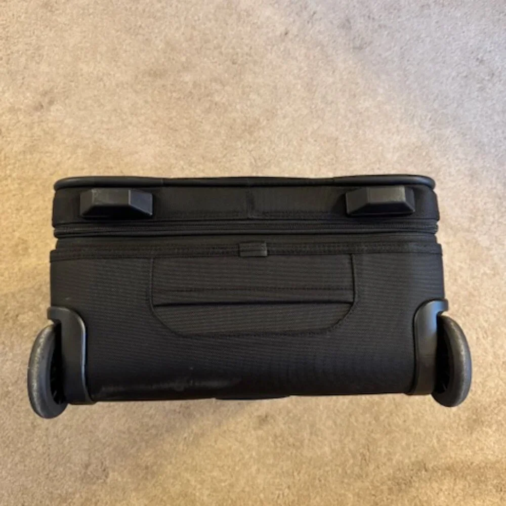 TUMI Alpha 2  21" Expandable Rolling 2-Wheeled Carry on suit case.  220211D2U - Picture 5 of 14